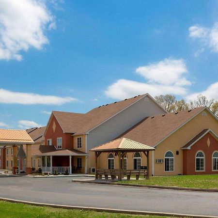 Super 8 By Wyndham Lake Of The Ozarks Eldon Exterior photo