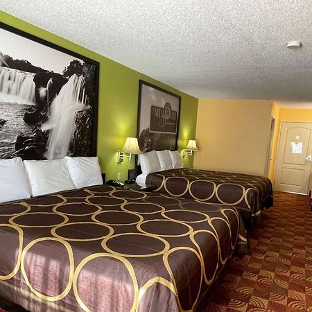 Super 8 By Wyndham Lake Of The Ozarks Eldon Exterior photo