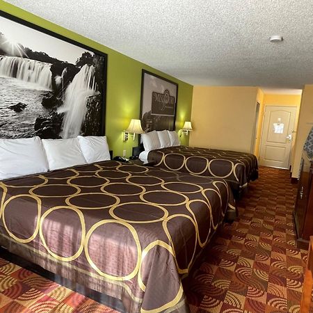 Super 8 By Wyndham Lake Of The Ozarks Eldon Exterior photo