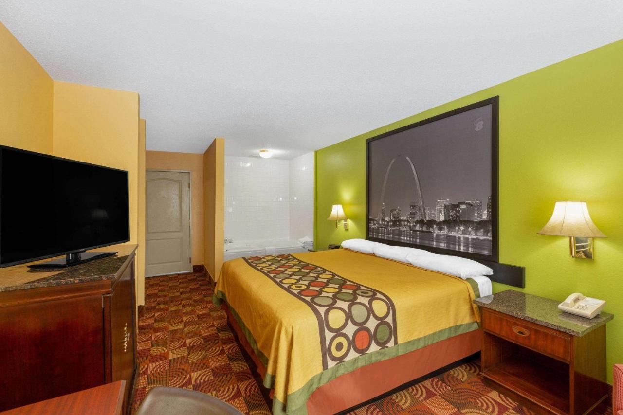Super 8 By Wyndham Lake Of The Ozarks Eldon Exterior photo