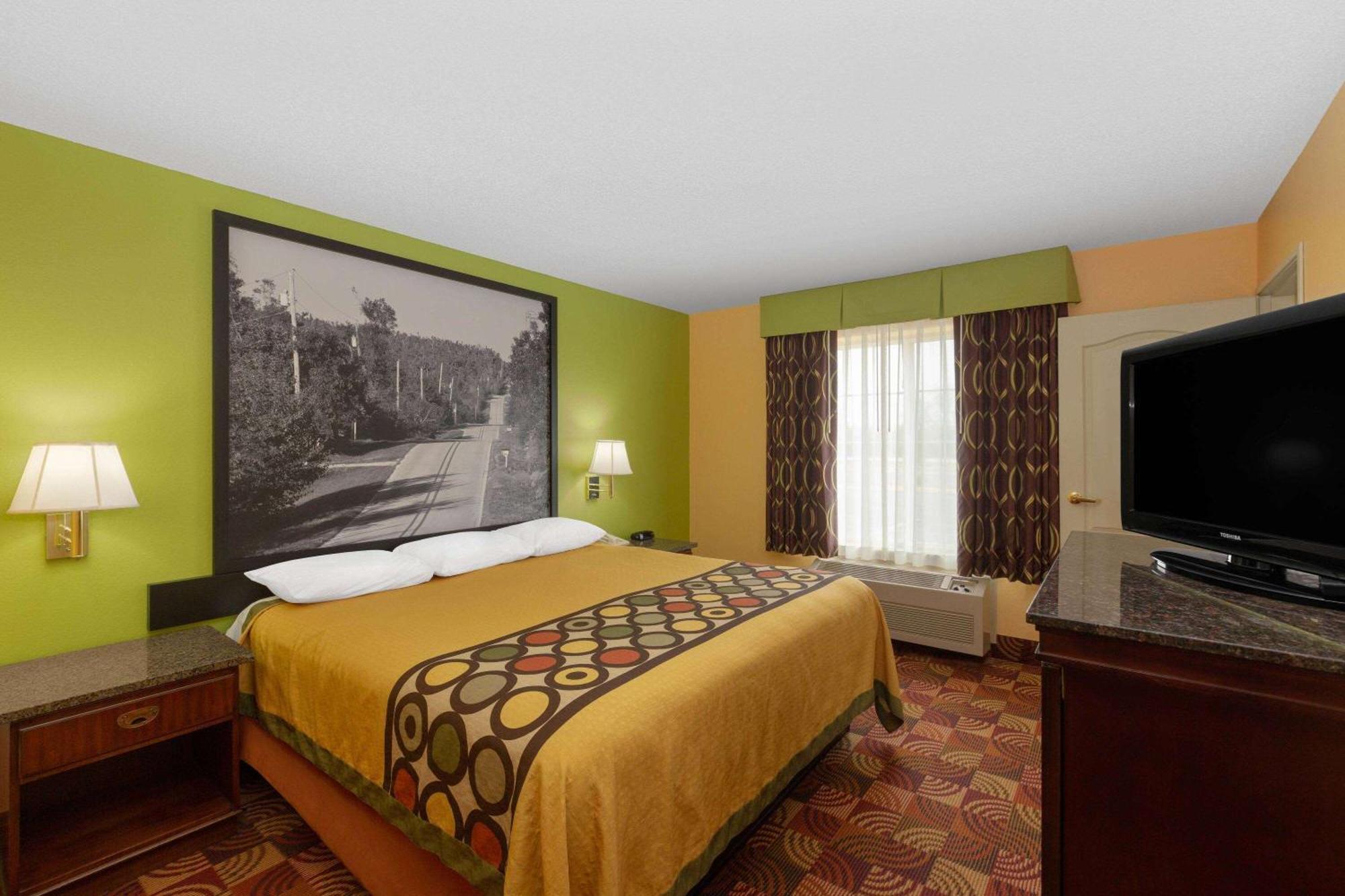 Super 8 By Wyndham Lake Of The Ozarks Eldon Exterior photo