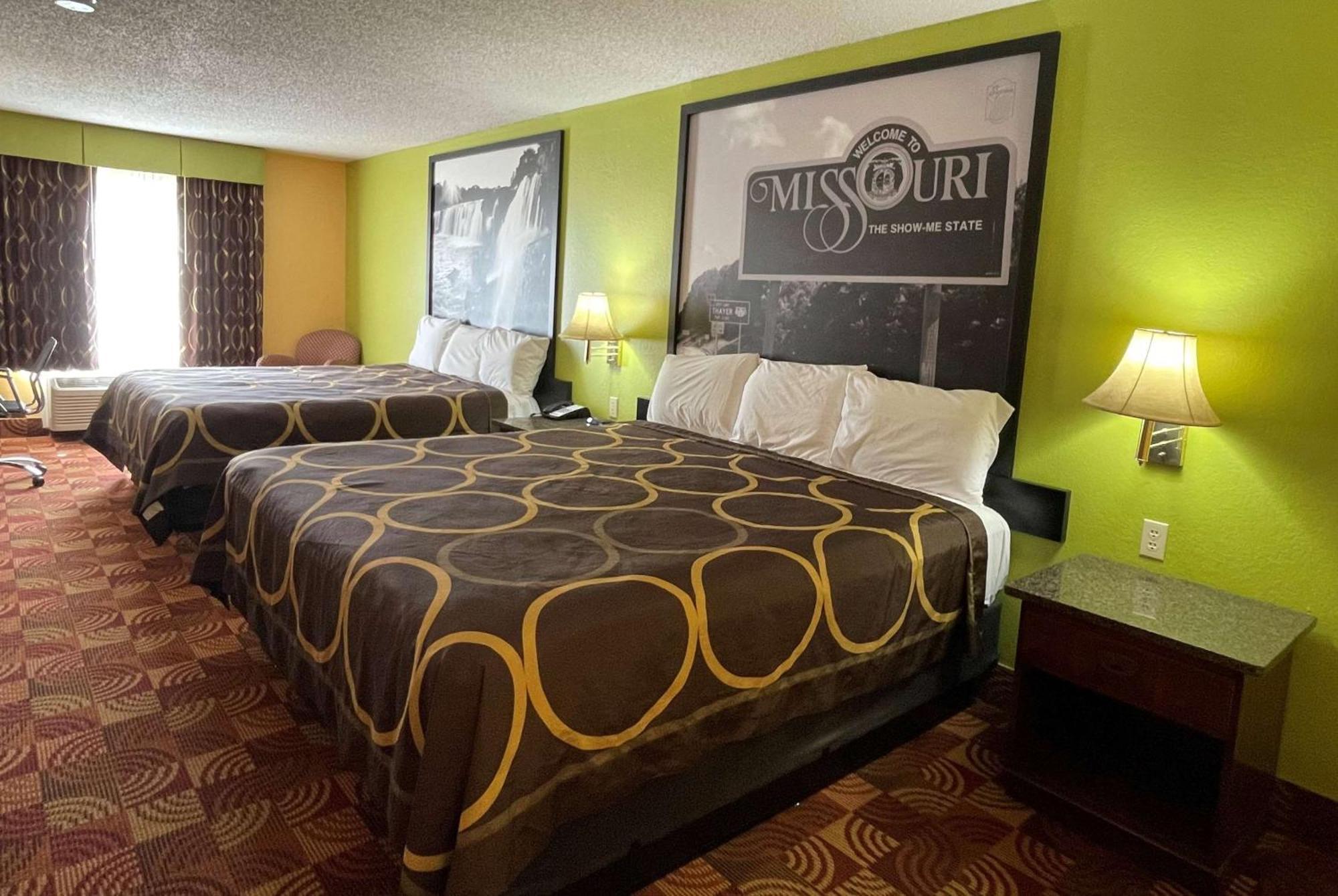 Super 8 By Wyndham Lake Of The Ozarks Eldon Exterior photo