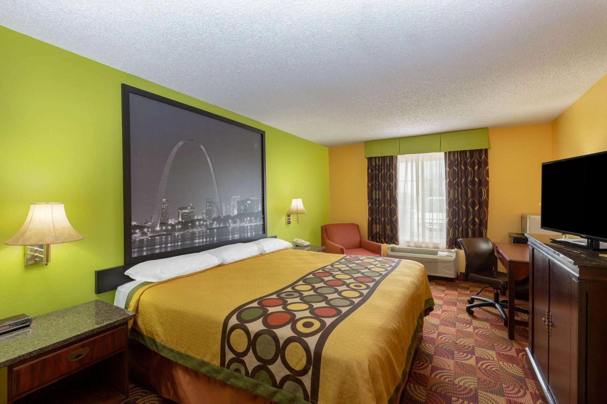 Super 8 By Wyndham Lake Of The Ozarks Eldon Exterior photo