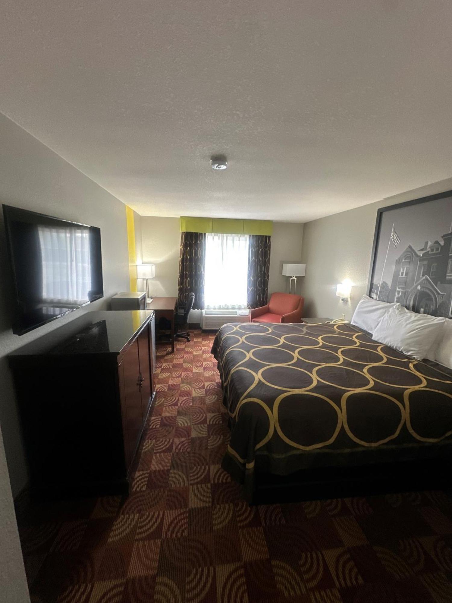 Super 8 By Wyndham Lake Of The Ozarks Eldon Exterior photo