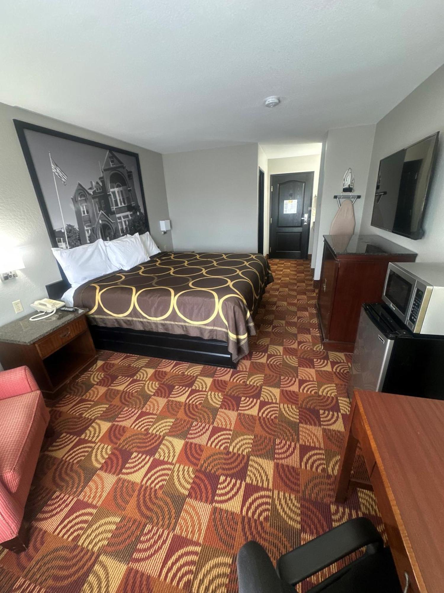 Super 8 By Wyndham Lake Of The Ozarks Eldon Exterior photo