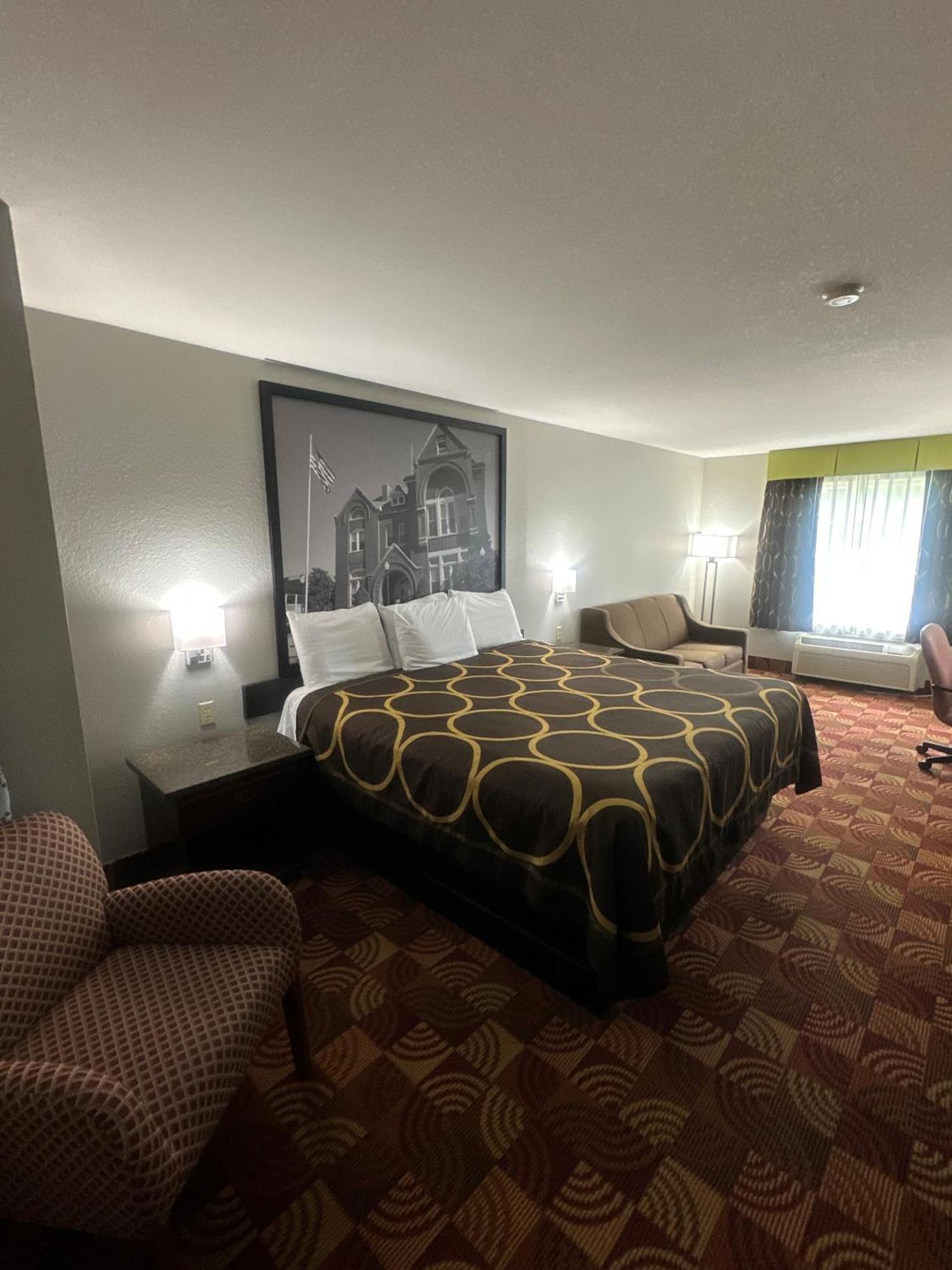 Super 8 By Wyndham Lake Of The Ozarks Eldon Exterior photo