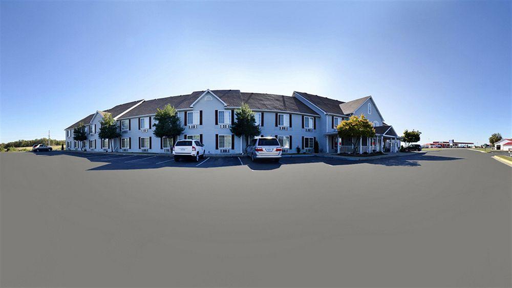 Super 8 By Wyndham Lake Of The Ozarks Eldon Exterior photo