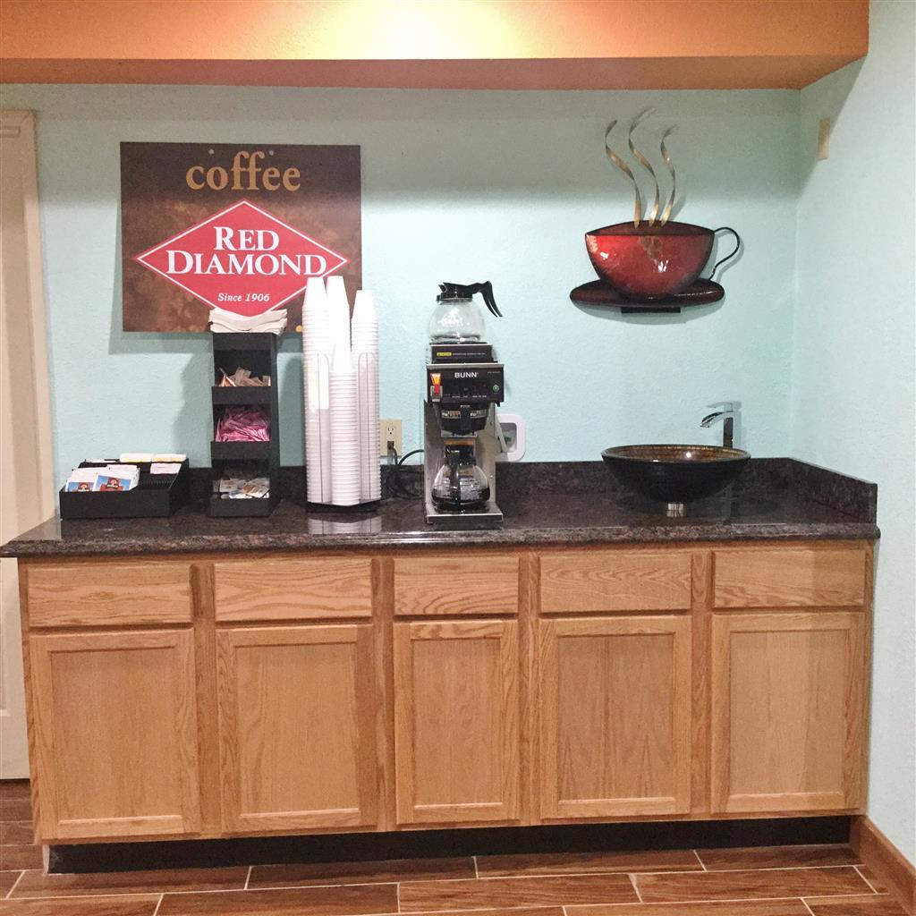 Super 8 By Wyndham Lake Of The Ozarks Eldon Facilities photo