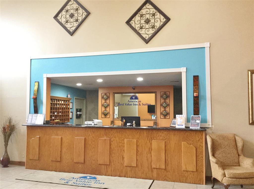 Super 8 By Wyndham Lake Of The Ozarks Eldon Interior photo