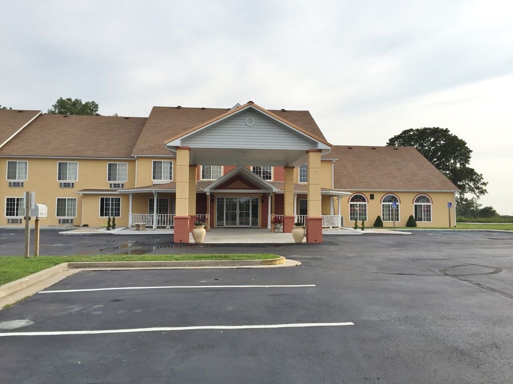 Super 8 By Wyndham Lake Of The Ozarks Eldon Exterior photo