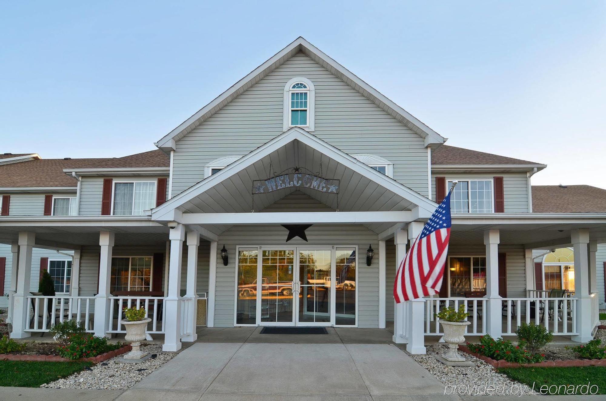 Super 8 By Wyndham Lake Of The Ozarks Eldon Exterior photo