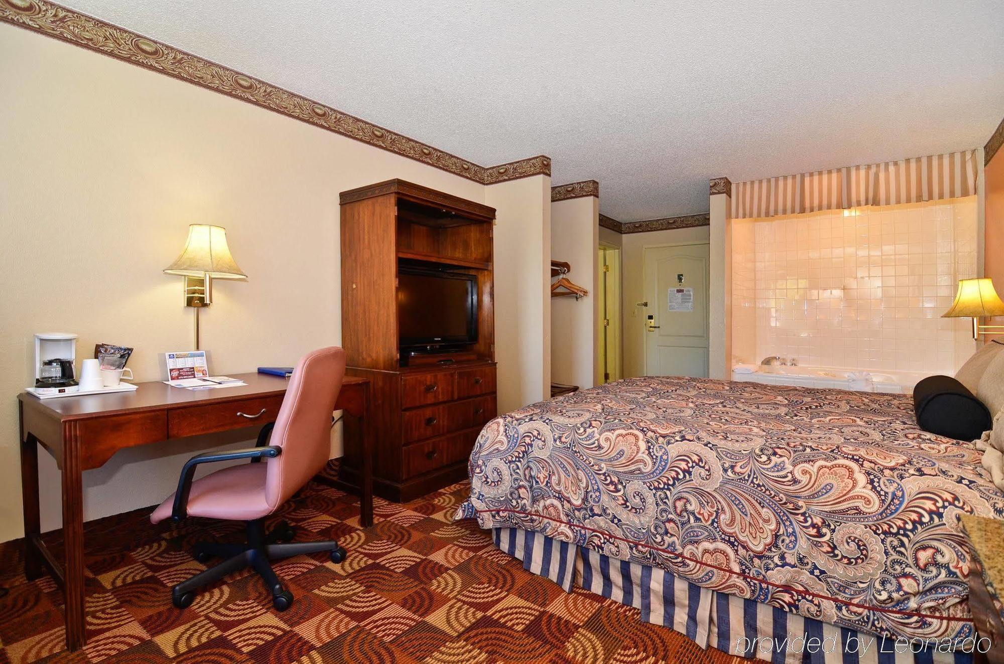 Super 8 By Wyndham Lake Of The Ozarks Eldon Exterior photo